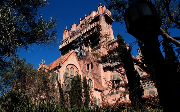 Se depare com a quinta dimensão neste elevador de serviço de um antigo hotel, fechado depois de um acidente numa noite de Halloween. Fica no parque Hollywood Studios, no Walt Disney World Resort, em Orlando.