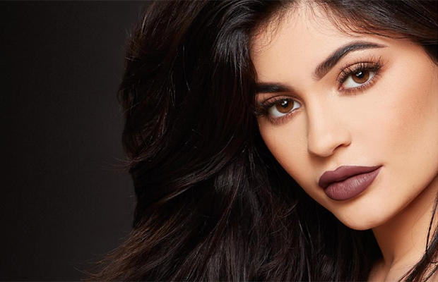 Batom de Kylie Jenner é comparado a chupão