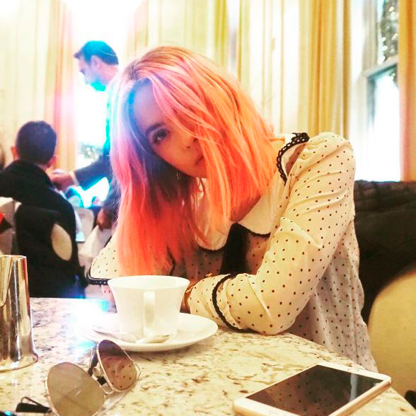 ashley-benson-cabelo-rosa (Instagram)