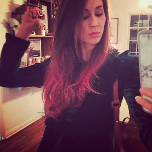 troian-bellisario-cabelo-rosa (Instagram)