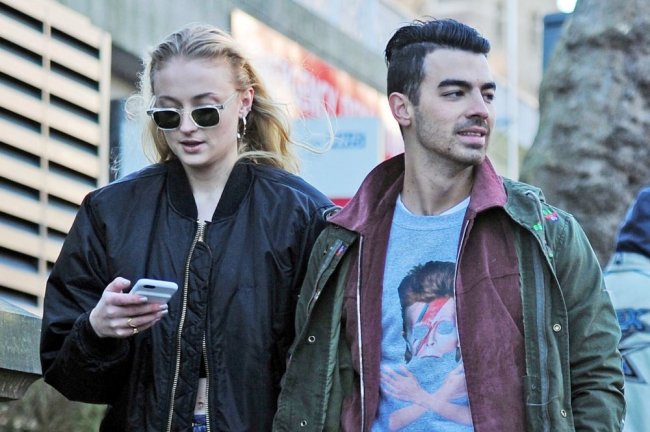 Joe Jonas e Sophie Turner estão noivos