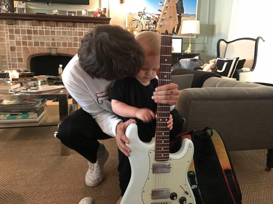 Freddie com o pai, Louis Tomlinson