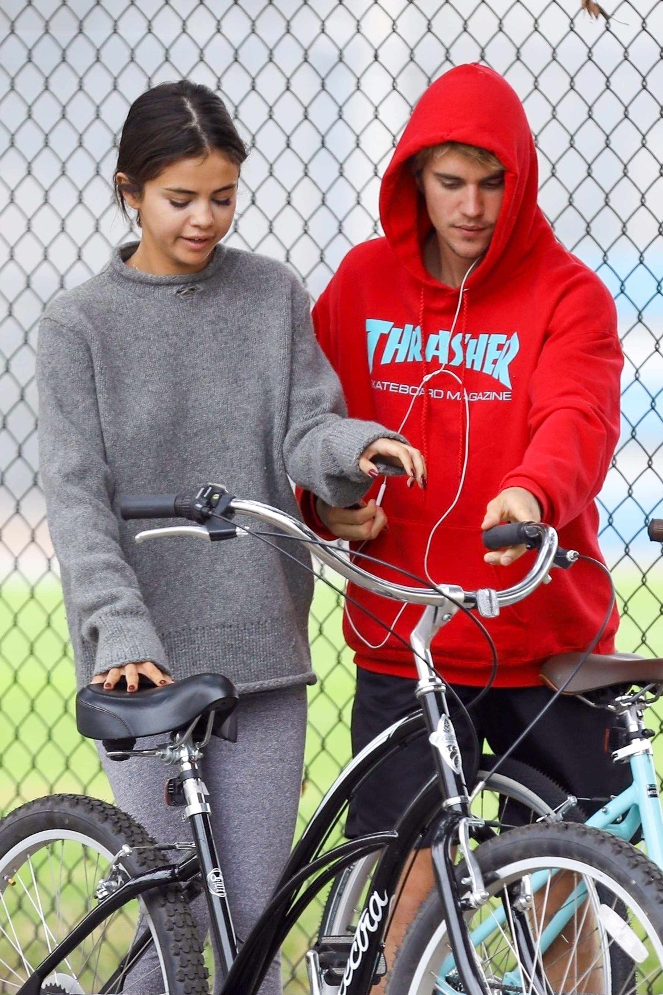 Selena Gomez and Justin Bieber spotted bike riding together!