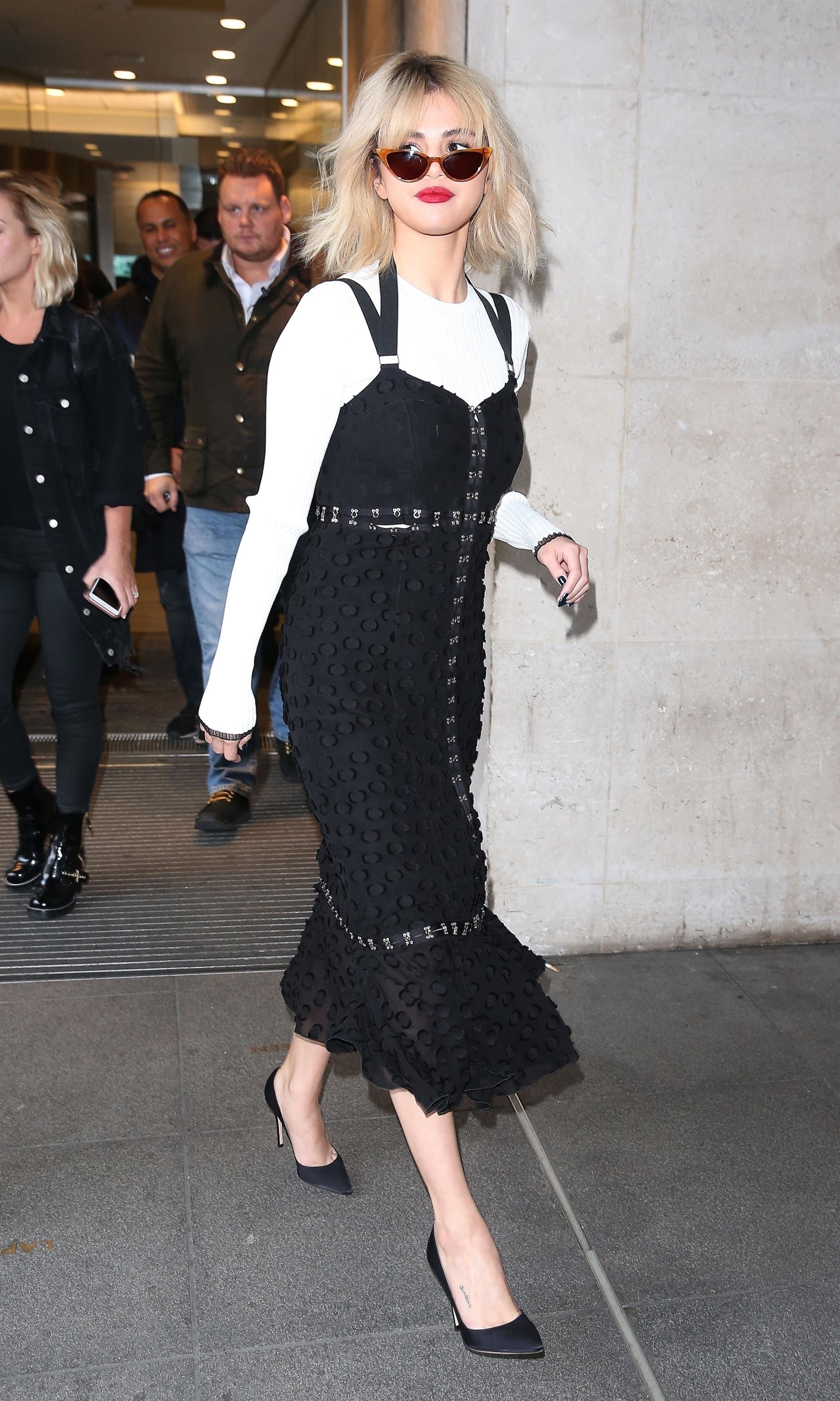 4 looks da Selena Gomez em Londres