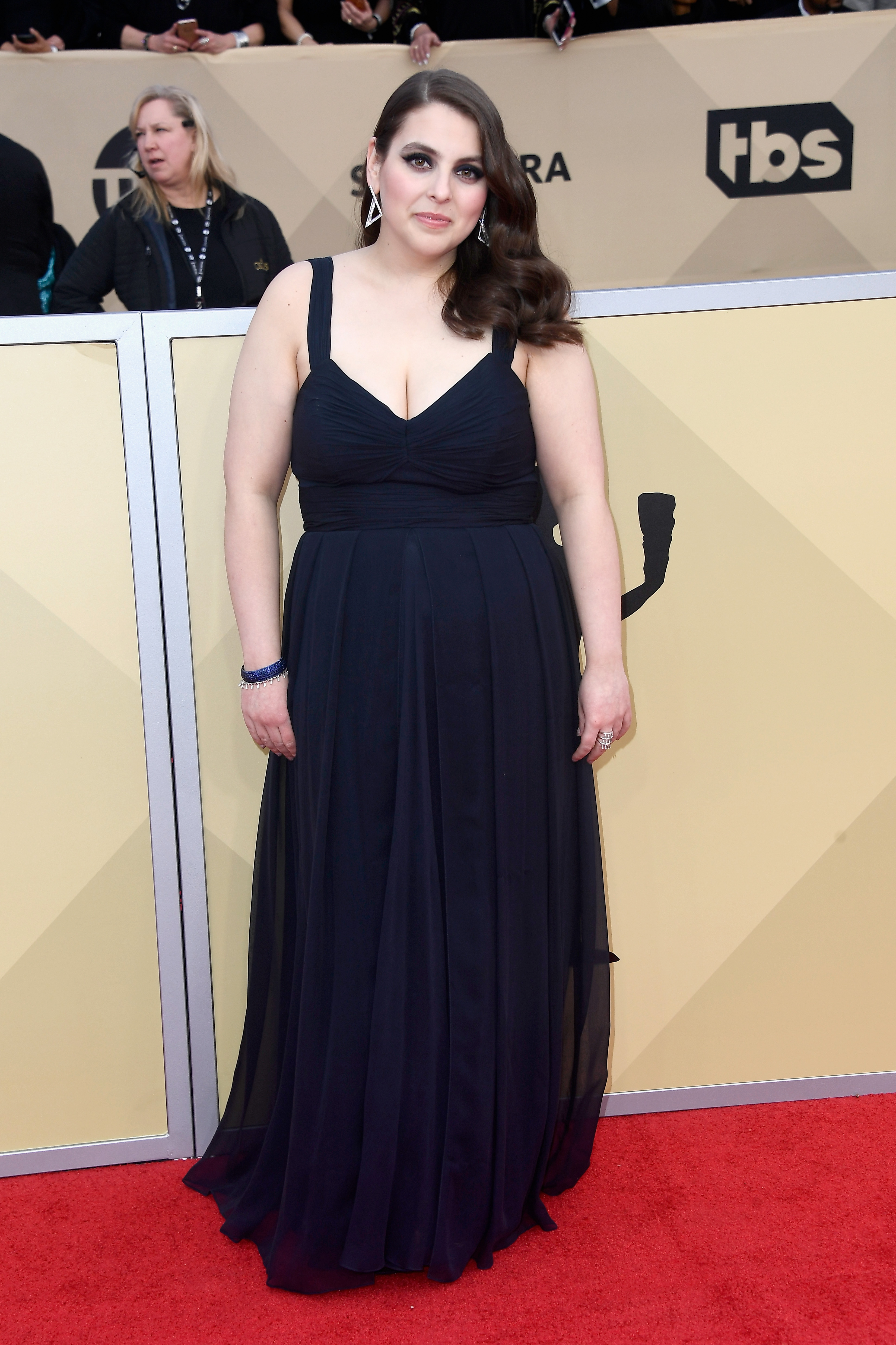 Beanie-Feldstein-vestido-de-formatura-no-SAG-awards