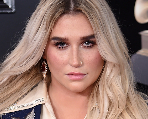 makes-cabelos-famosas-grammy-2018-kesha