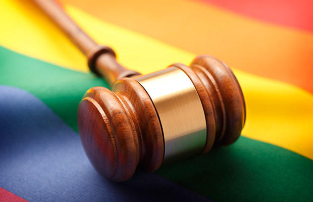 Brasil aprova que transexuais e travestis usem nome social em escolas