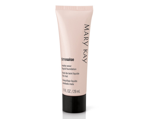 A Amanda também compartilhou em seu canal que uma base muita parecida com a Studio Fix é TimeWise Matte, da Mary Kay (R$ 64*). Só um cuidado: ela pode ficar um pouco alaranjada em algumas peles.