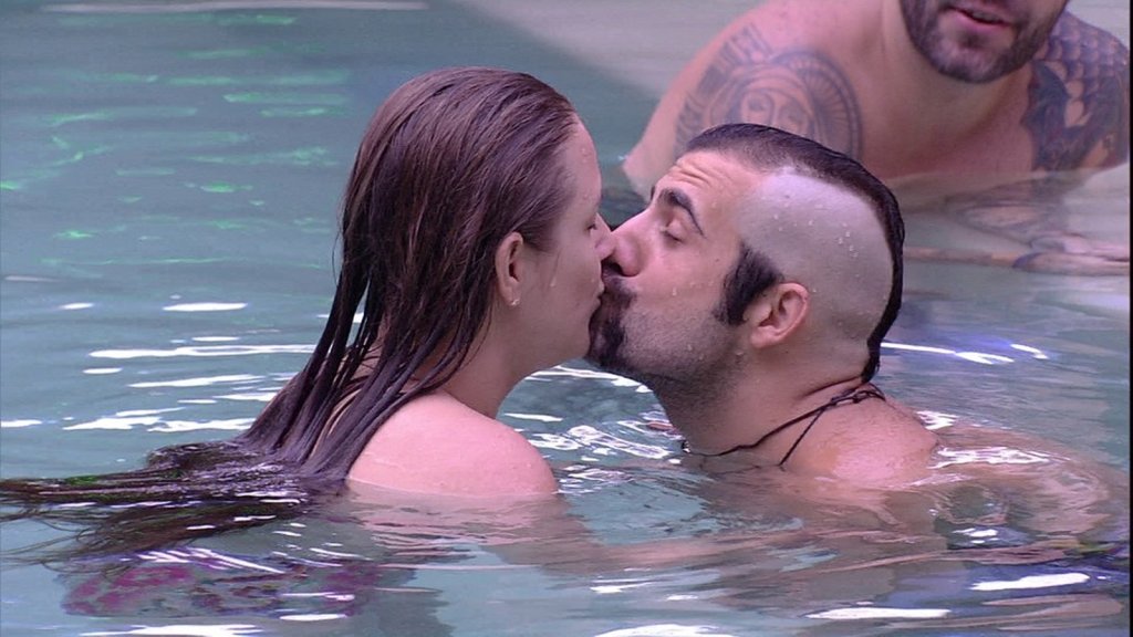 bbb18-patricia-kaysar-casaram-com-direito-alianca-padre