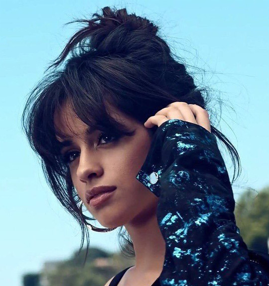 camila-cabello-penteados-coque