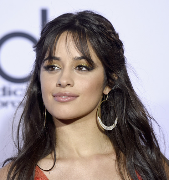 camila-cabello-penteados-duas-trancinhas