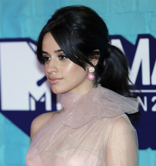 camila-cabello-penteados-rabo-de-cavalo