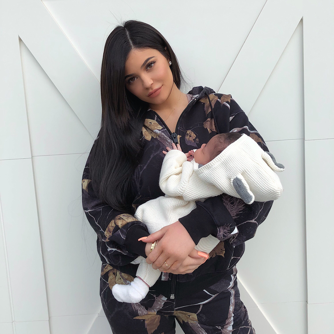 kylie-jenner-comemora-um-mes-stormi-webster