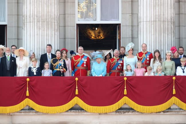 familia-real-trooping-the-colour