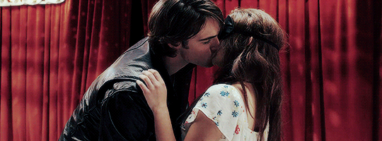 kissing-booth-gif