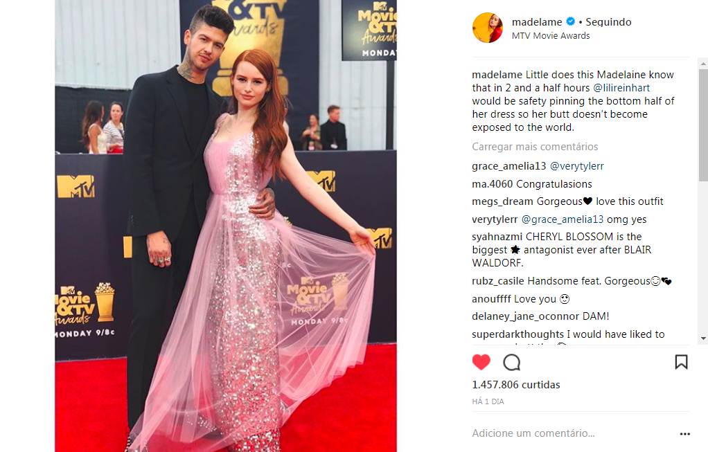 Acidente fashion no MTV Awards: Madelaine Petsch foi salva por Lili Reinhart no MTV Movie & TV Awards! Acidente fashion no MTV Awards: Madelaine Petsch foi salva por Lili Reinhart no MTV Movie & TV Awards!