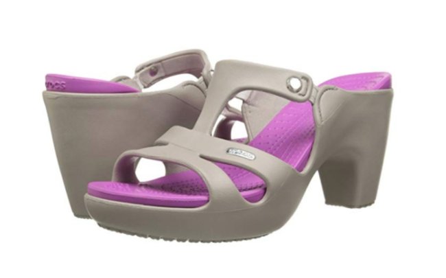 crocs-cyprus-v-heels modelo sandália com salto Crocs Cyprus V Heel.