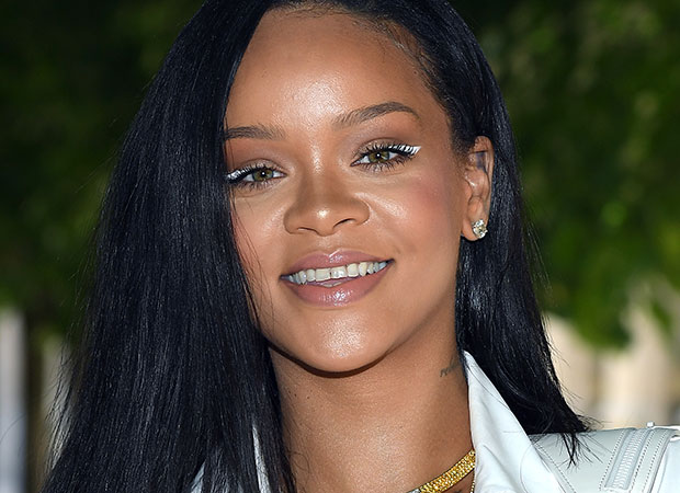 famosas-delineador-branco-rihanna