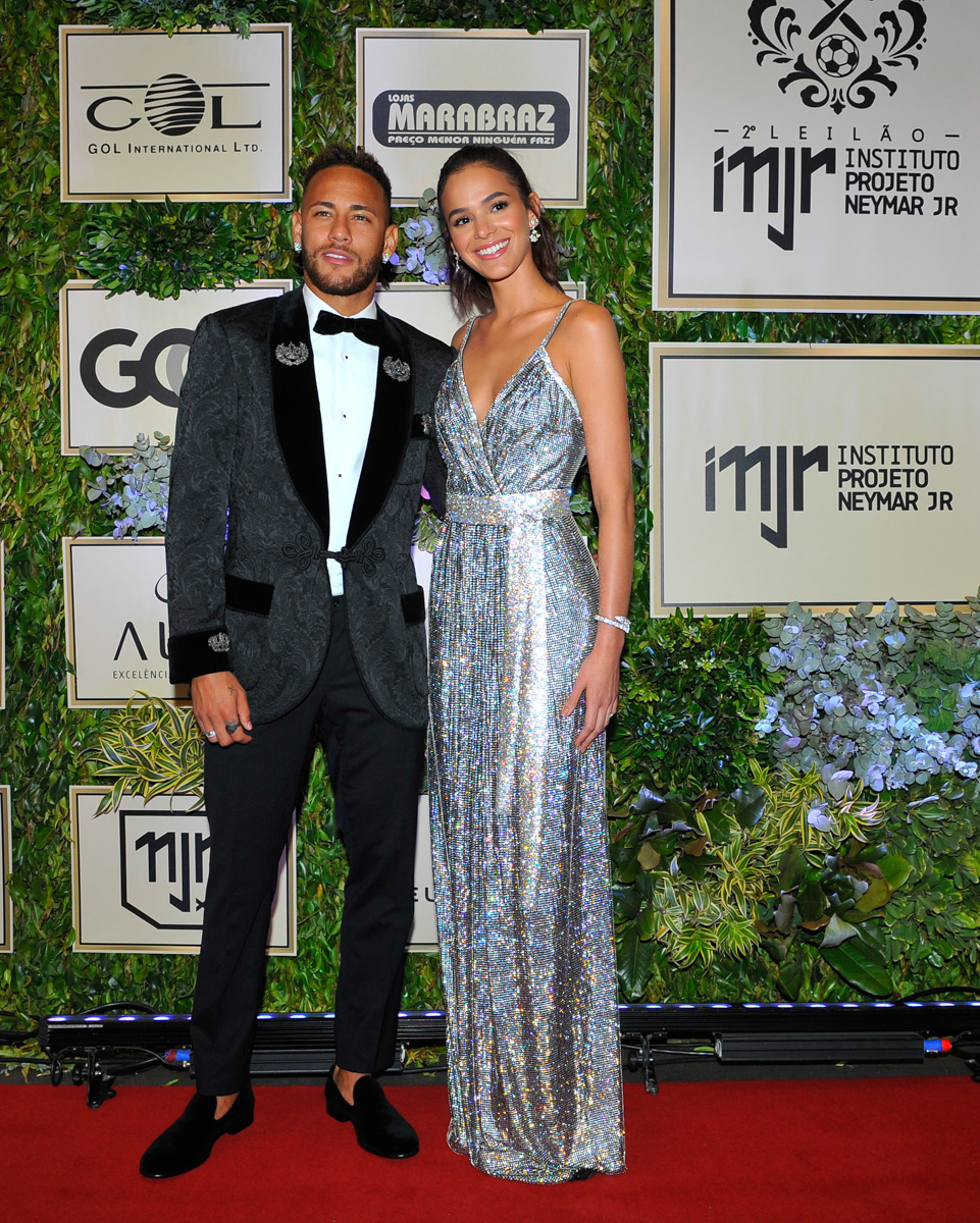 Bruna Marquezine e Neymar no leilão do Instituto Projeto Neymar Jr.