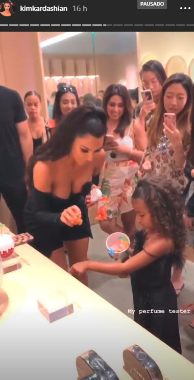 north-west-e-kim-kardashian-mesmo-penteado-1 north-west-e-kim-kardashian-mesmo-penteado-1