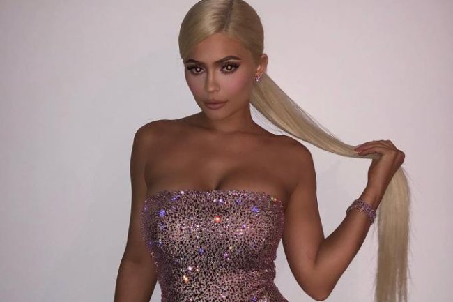 kylie-jenner-cabelo-loiro-platinado (1)