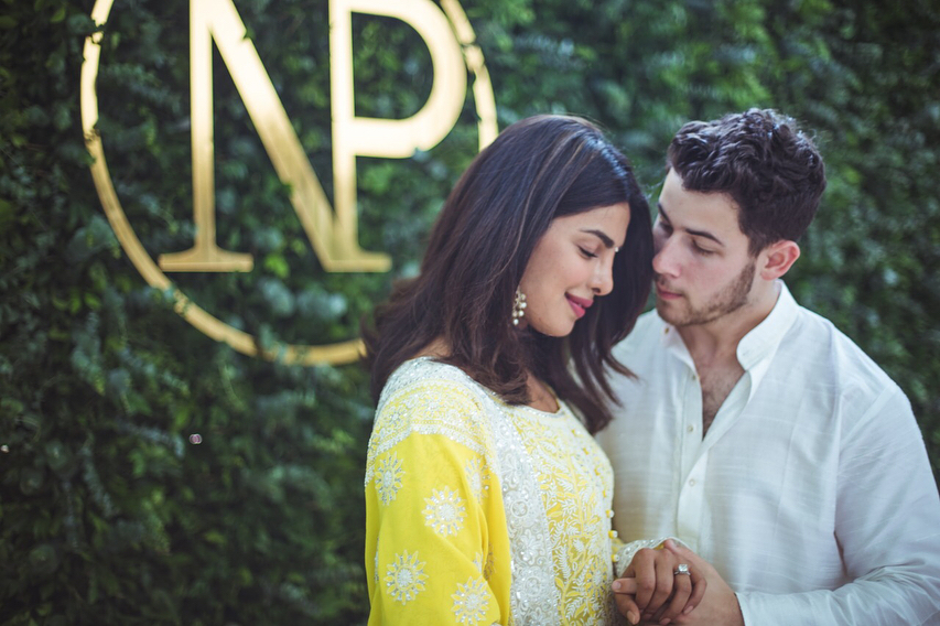 nick-canta-jonas-brothers-priyanka-chopra-casamento nick-canta-jonas-brothers-priyanka-chopra-orfanato-india