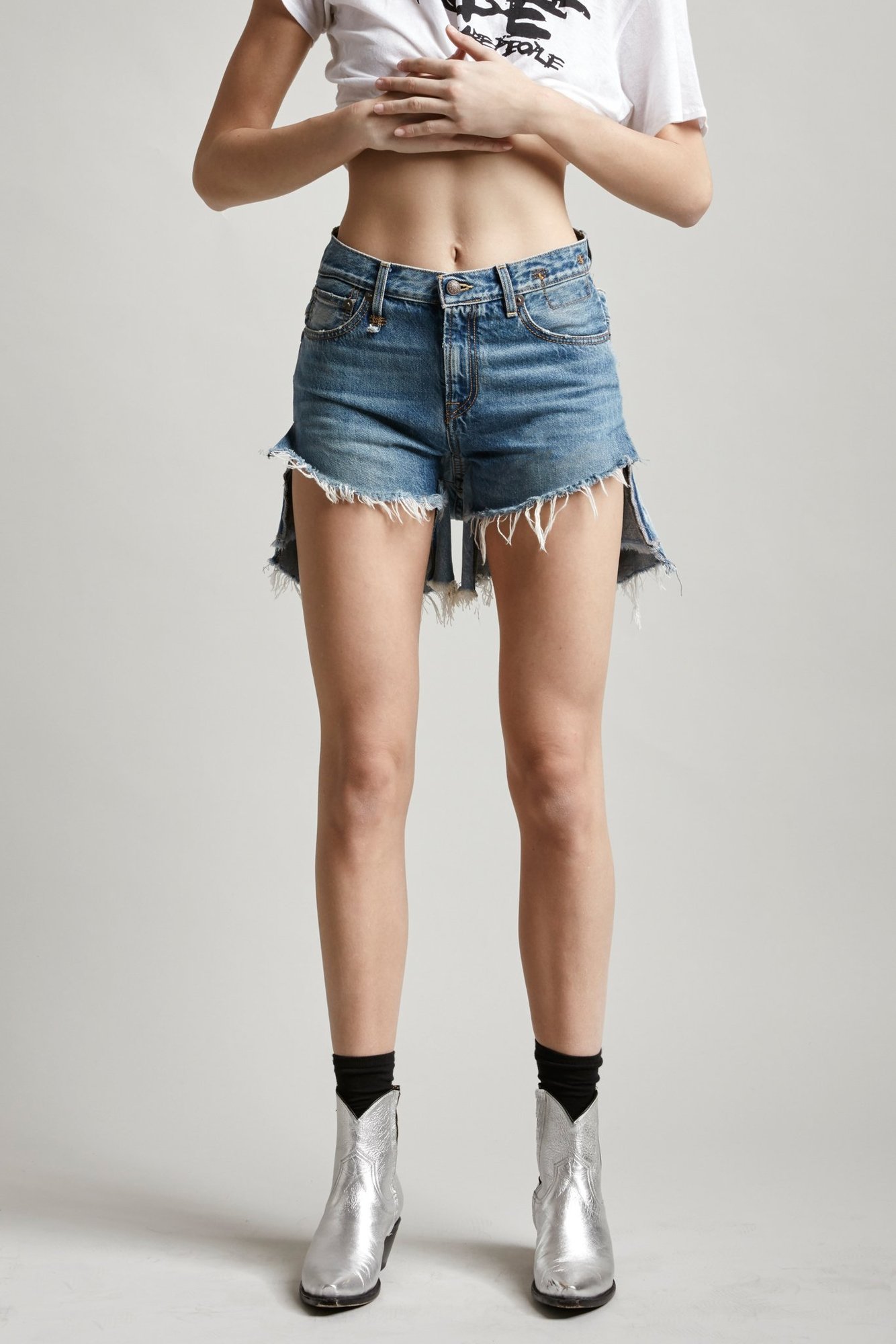 Esta marca costurou dois shorts jeans e criou uma peça só