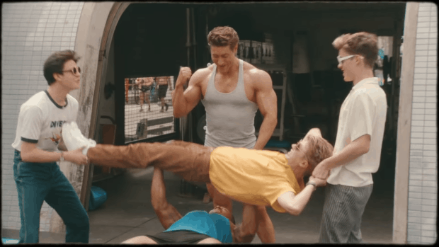 New Hope Club te leva para a Califórnia dos anos 70 em clipe de Crazy