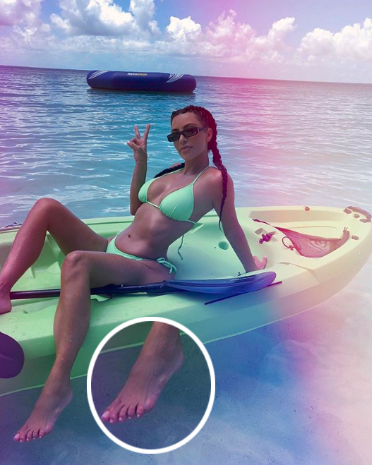 kim-kardashian-tem-seis-dedos-nos-pés kim-kardashian-tem-seis-dedos-nos-pés
