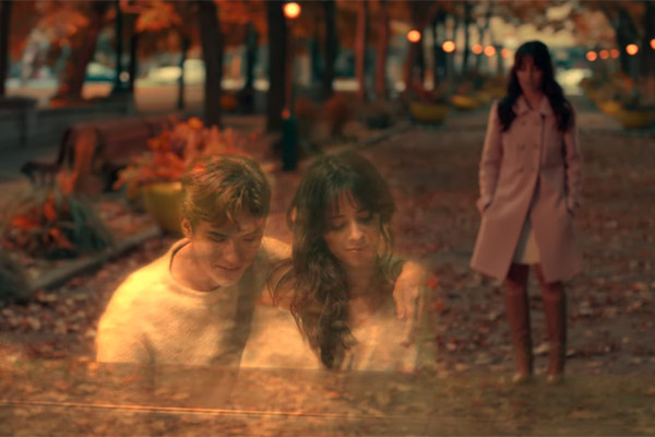 camila-cabello-dylan-sprouse-clipe-consequences