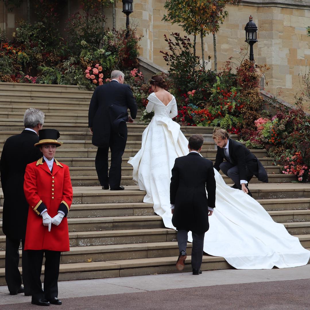 casamento-princesa-eugenie-vestido-costas