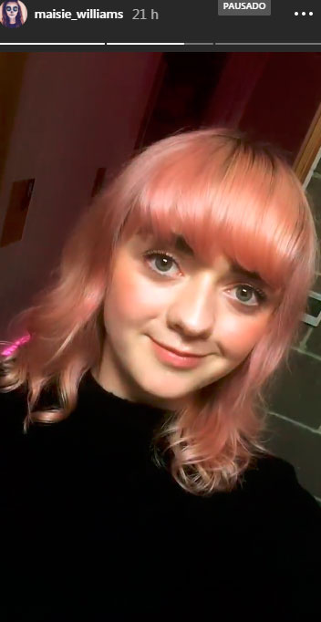 Maisie-Williams-cabelo-rosa