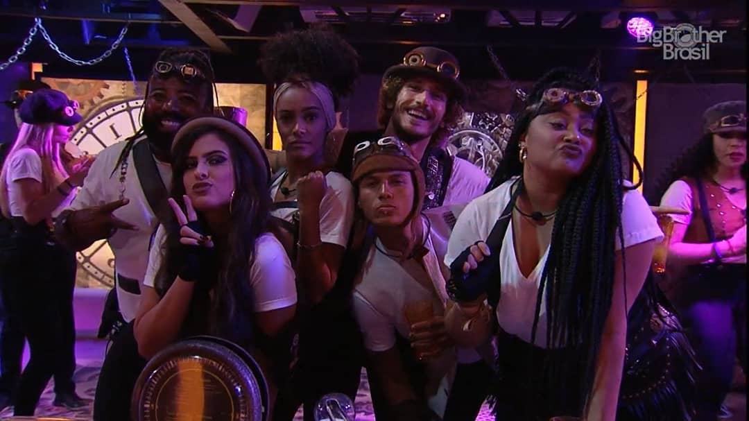 Danrley, Rizia, Alan, Hana, Gabriela e Rodrigo posam juntos no BBB19 Danrley, Rizia, Alan, Hana, Gabriela e Rodrigo curte festa do Big Brother Brasil