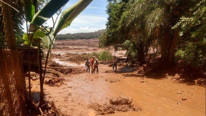 Barragem da Vale se rompe em Brumadinho, MG; lama pode atingir museu Inhotim