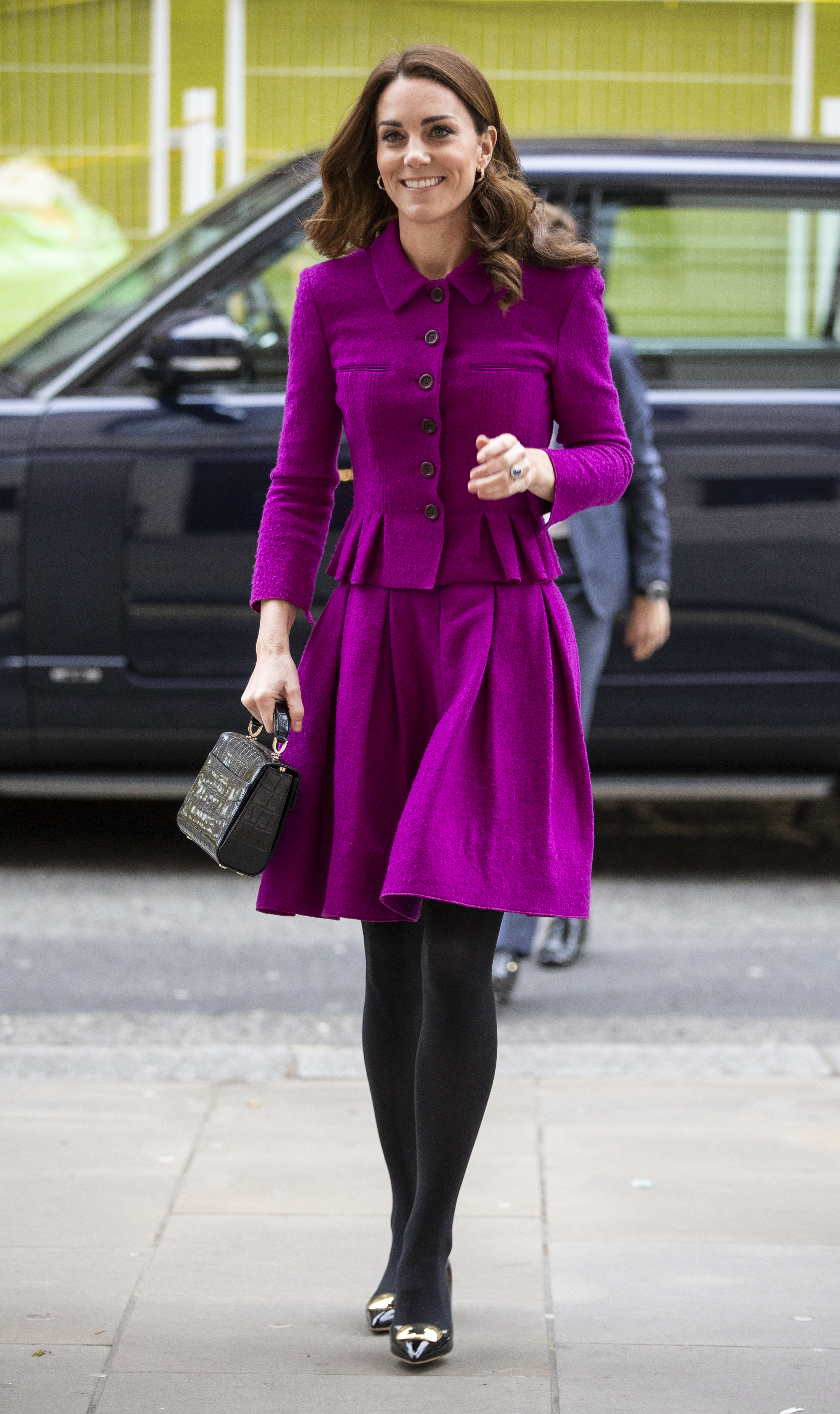 Kate Middleton ficou linda de violeta.