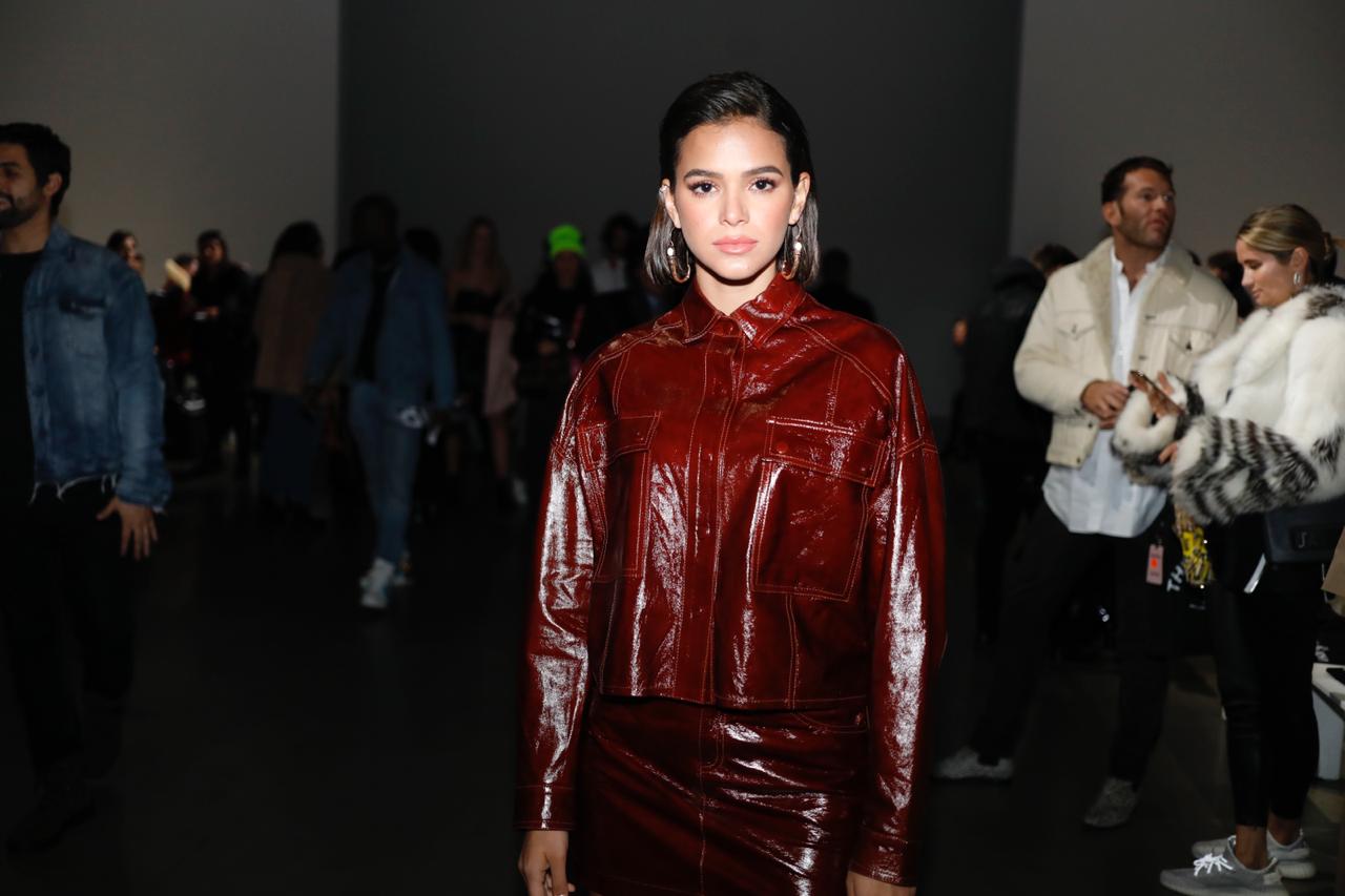 Bruna Marquezine no desfile da John John na NYFW.