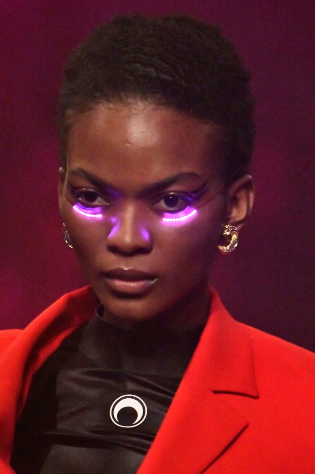 luz-led-olheiras-maquiagem-desfile-marine-serre-paris-fashion-week-2 luz-led-olheiras-maquiagem-desfile-marine-serre-paris-fashion-week-2