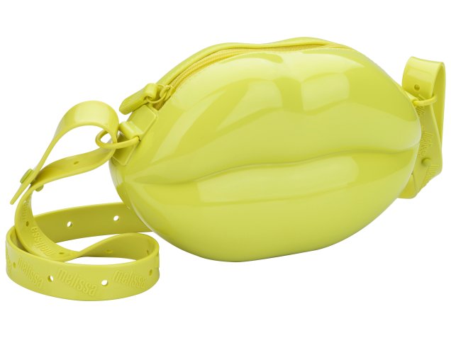 Melissa Lip Bag amarela (R$ 150*). Melissa Lip Bag amarela (R$ 150*).