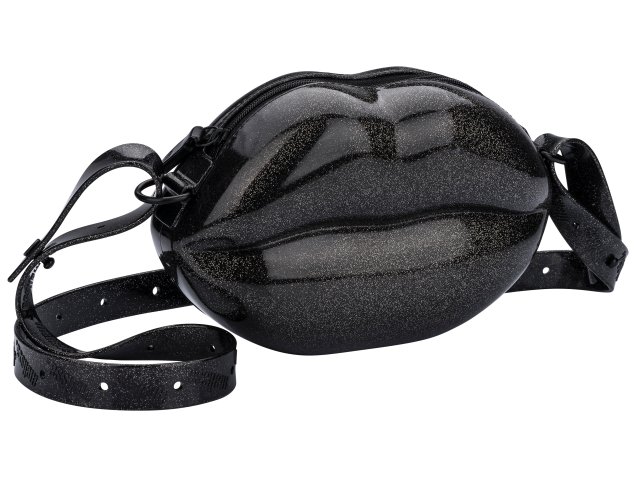 Melissa Lip Bag preta (R$ 150*). Melissa Lip Bag preta (R$ 150*).