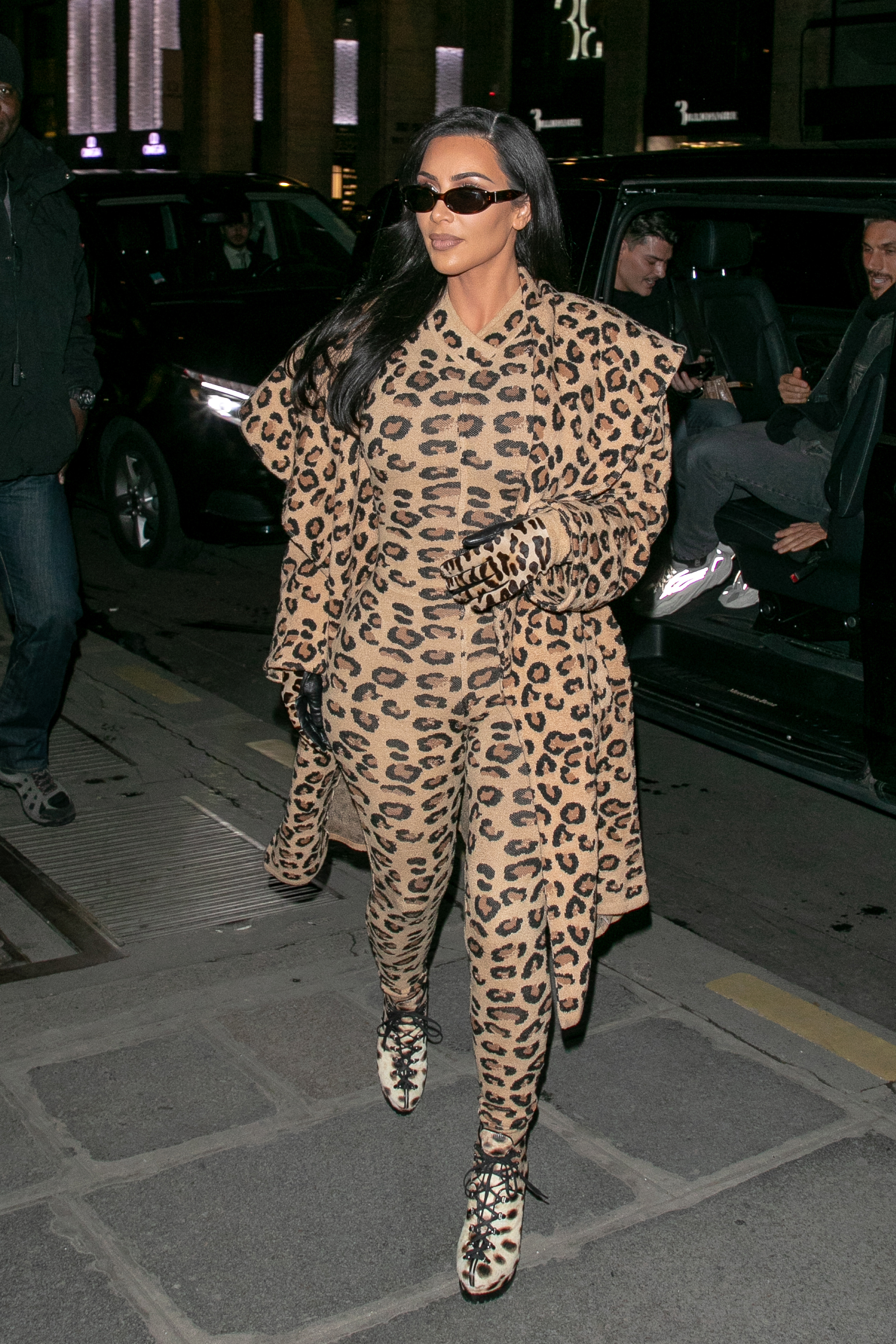 Kim Kardashian usando animal print