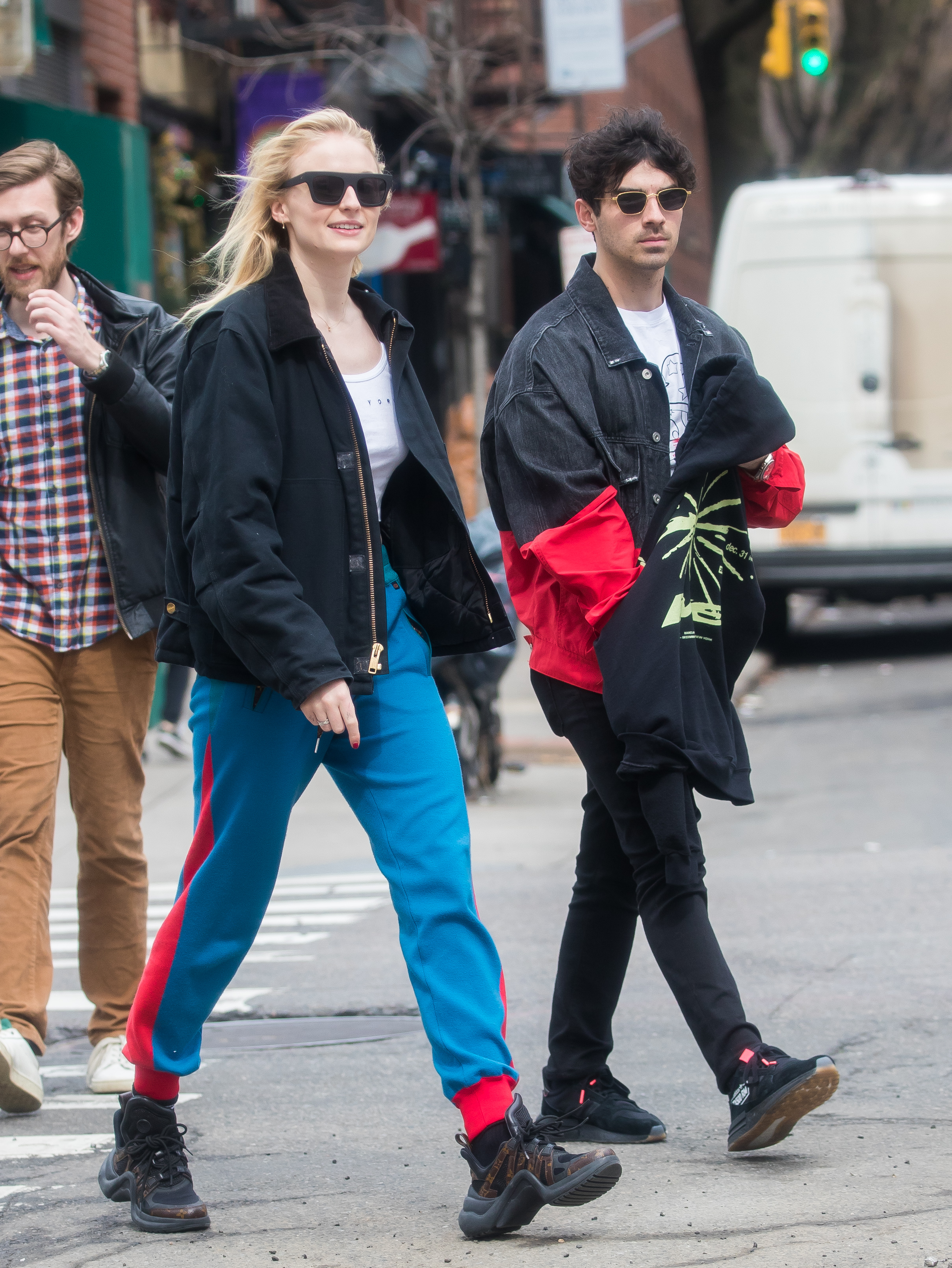 Sophie Turner e Joe Jonas combinando looks