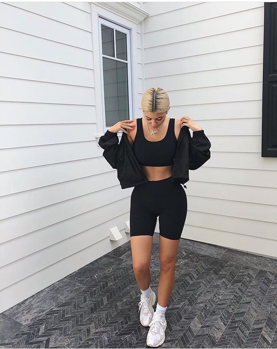 Kylie Jenner usando biker shorts