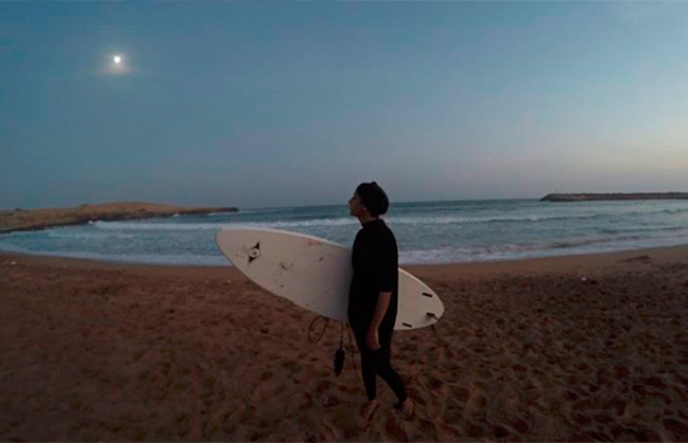 Revolução feminina: conheça Shahla Yasini, a primeira surfista do Irã