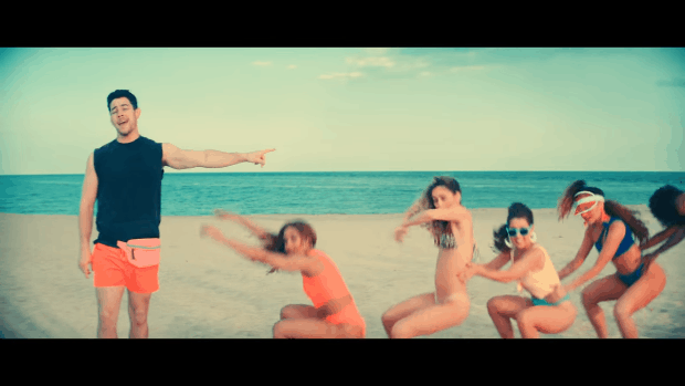 Os Jonas Brothers provam que continuam legais demais no clipe de ‘Cool’