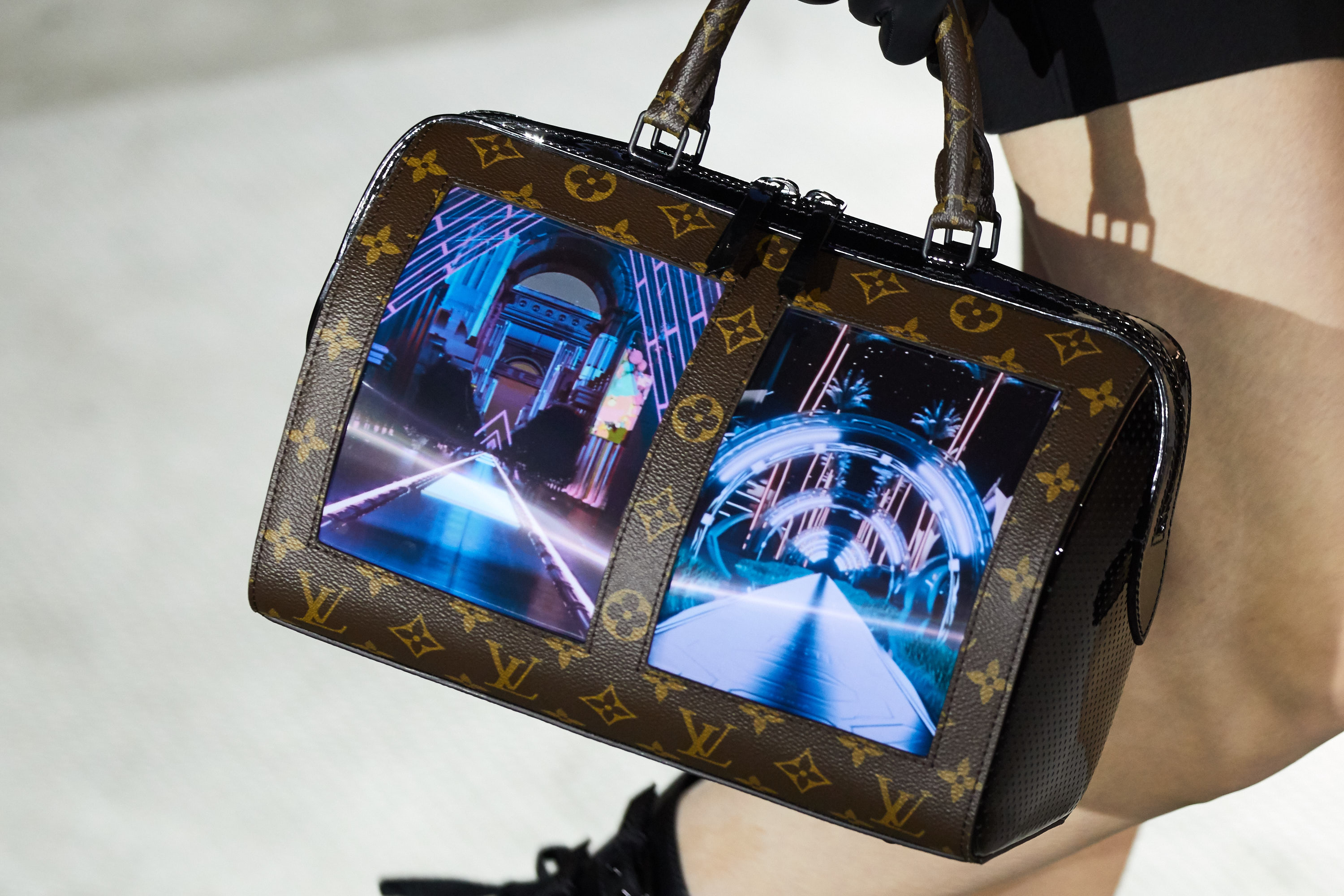 bolsa-tela-tv-louis-vuitton