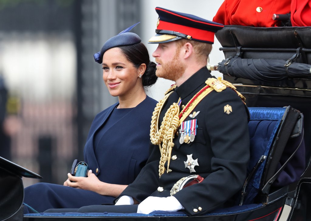 meghan-markle-principe-harry-troopibg-the-colour