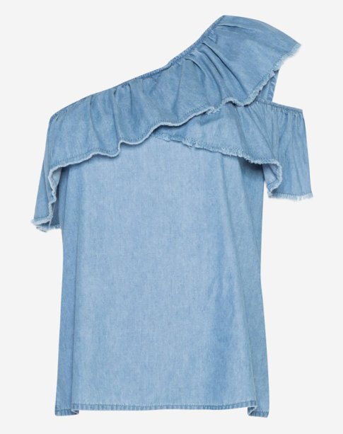 Blusa ombro a ombro Amaro (R$ 139,90*). Blusa ombro a ombro Amaro (R$ 139,90*).