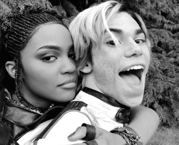 China-Anne-McClain-e-cameron-boyce