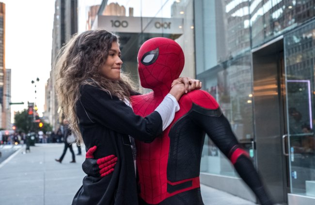 MJ (Zendaya) e Peter Parker (Tom Holland) em Homem-Aranha: Longe de Casa