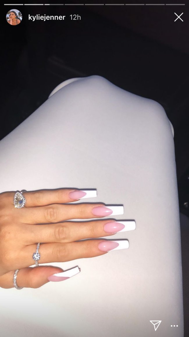 kylie-jenner-nail-art-unha-francesinha-2 kylie-jenner-nail-art-unha-francesinha-2